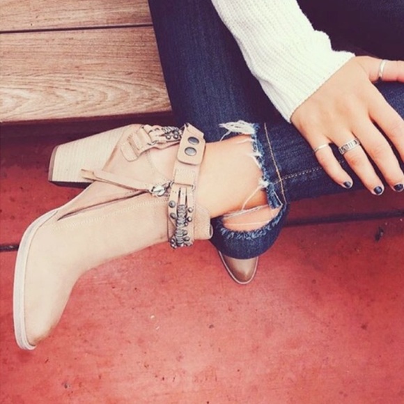 Dolce vita booties, lovely taupe color. - Picture 1 of 3